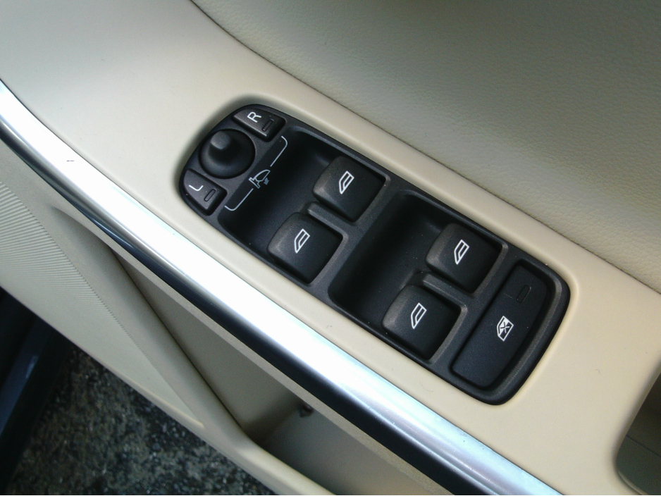 2015 Volvo XC60 D4 FWD SE GT 5DR AUTO * FSH * NCT 05/27 €17,495