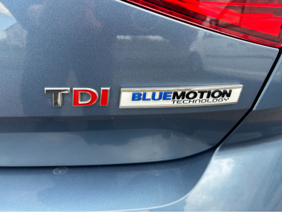 2015 Volkswagen Passat - image 14