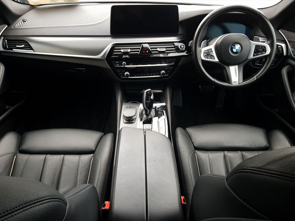 2021 BMW 5 Series - image 4
