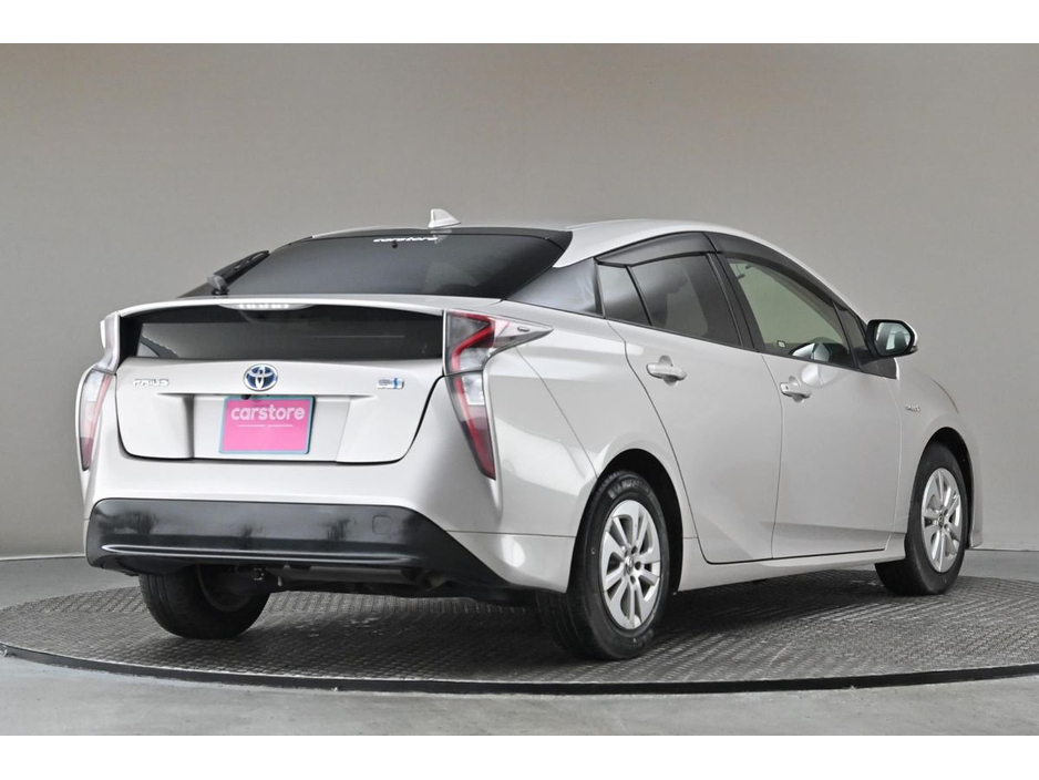 2017 Toyota Prius - image 8