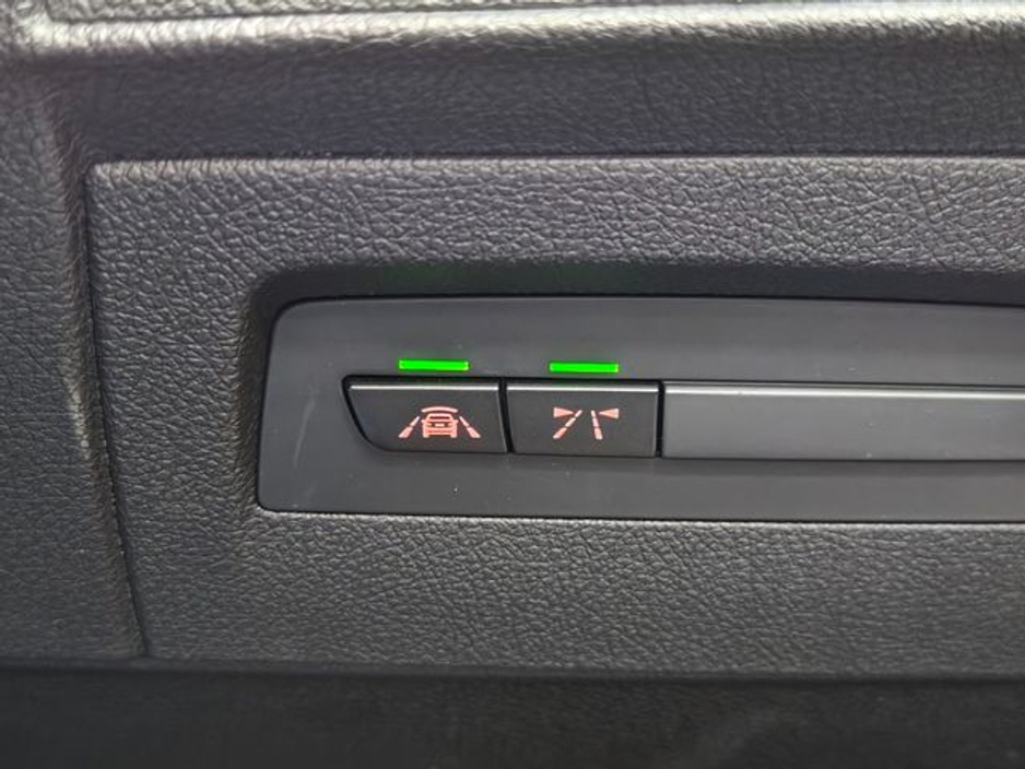 2017 BMW 1 Series - image 25