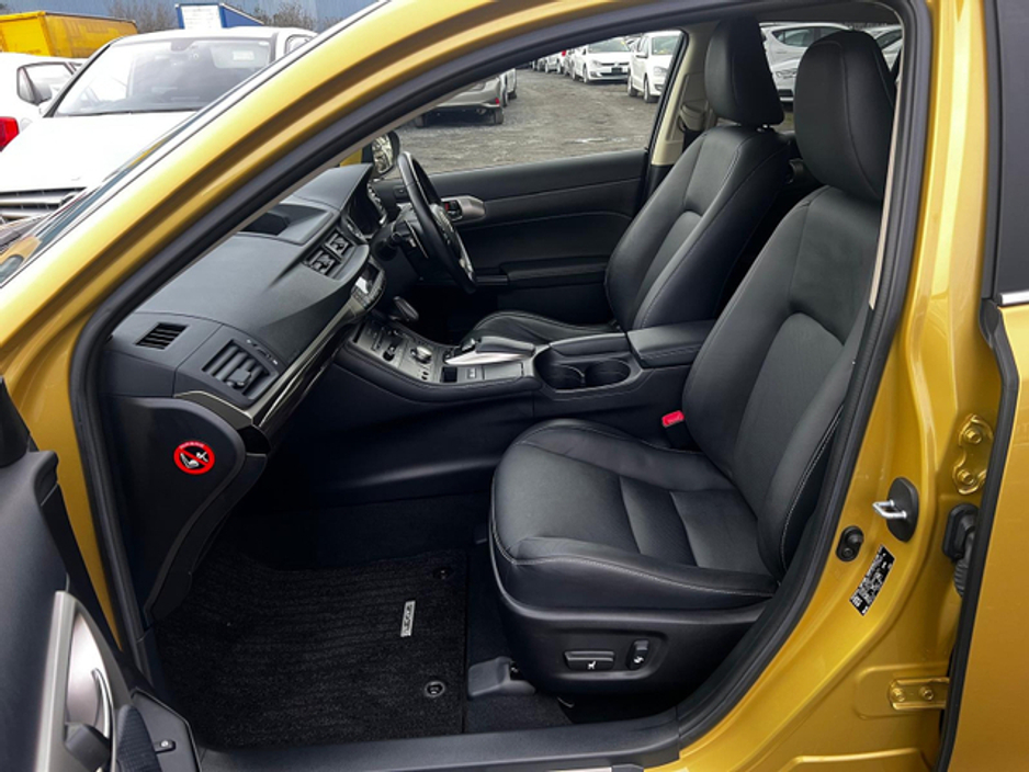 2015 Lexus CT 200 h - image 15