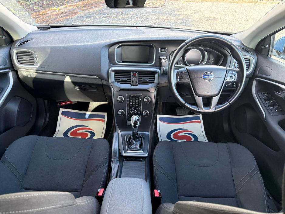 2014 Volvo V40 - image 10