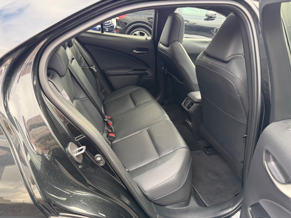 2021 Lexus UX 250 H - image 20