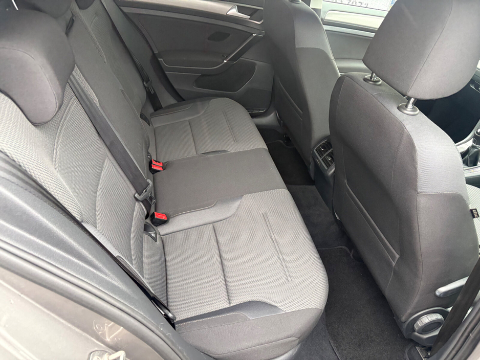 2016 Volkswagen Golf - image 12