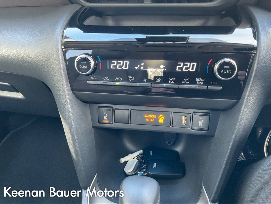 2023 Toyota Yaris - image 21