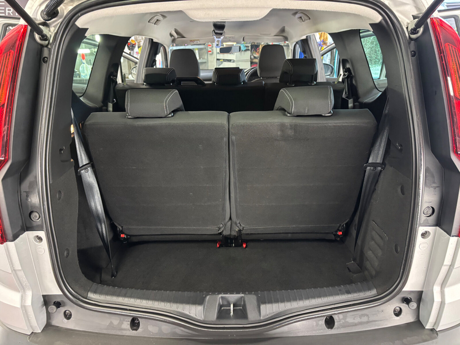 2022 Dacia Jogger - image 12