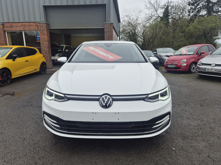 2023 Volkswagen Golf - image 3