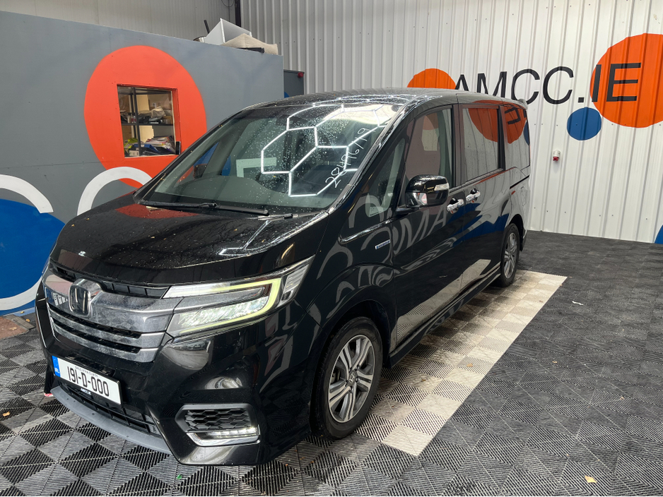 2019 Honda Stepwagon - image 5