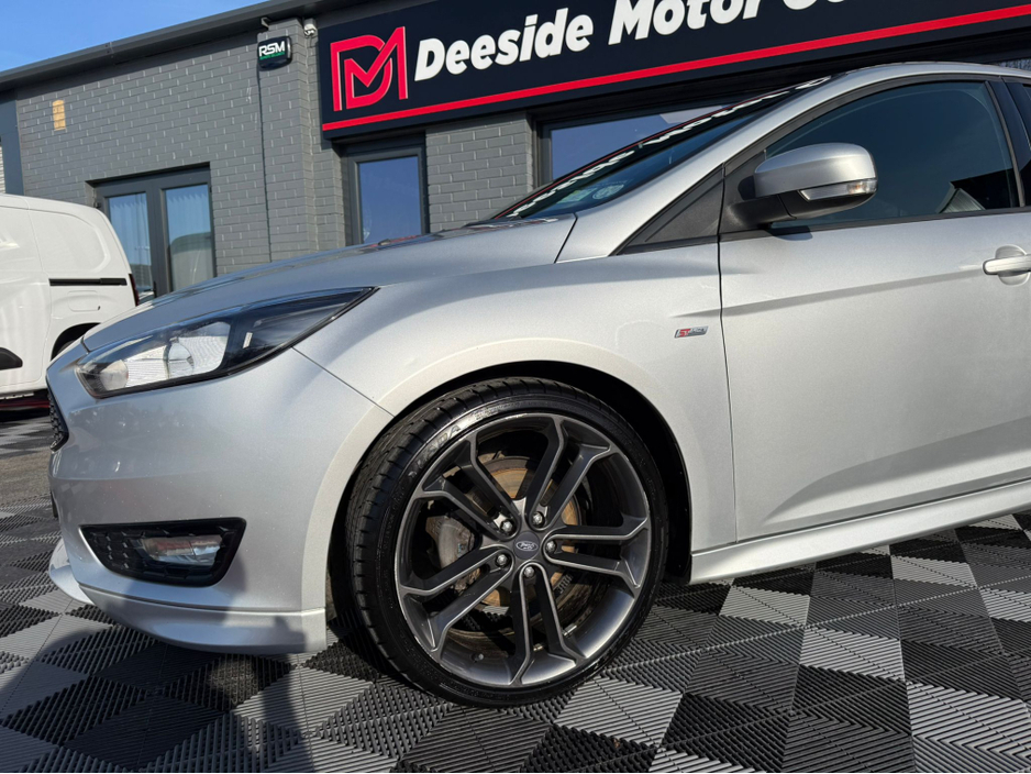 2018 Ford Focus - image 3