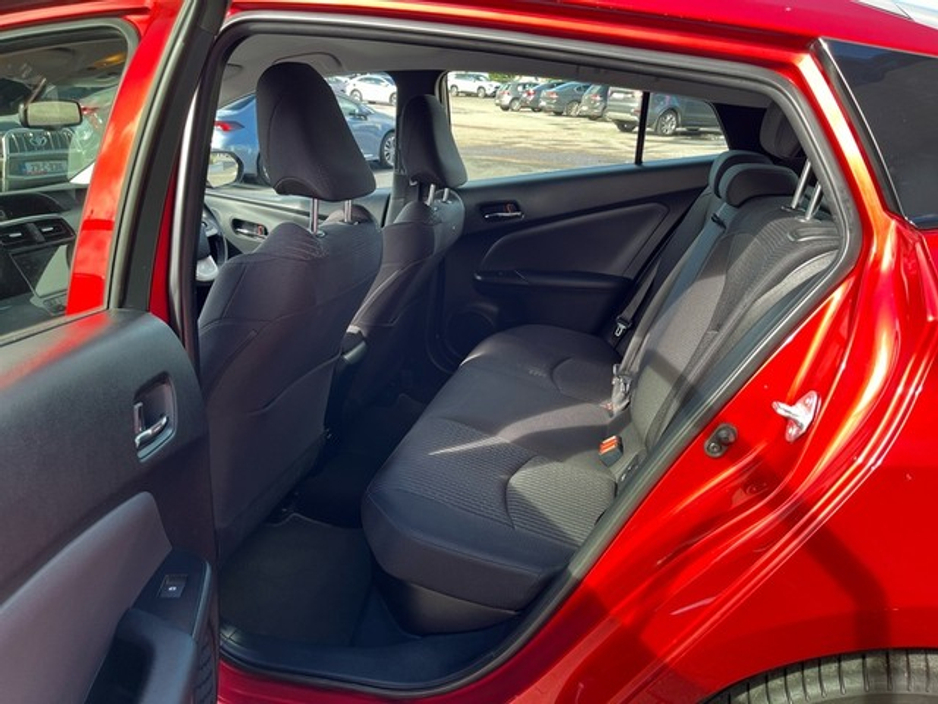 2018 Toyota Prius - image 7