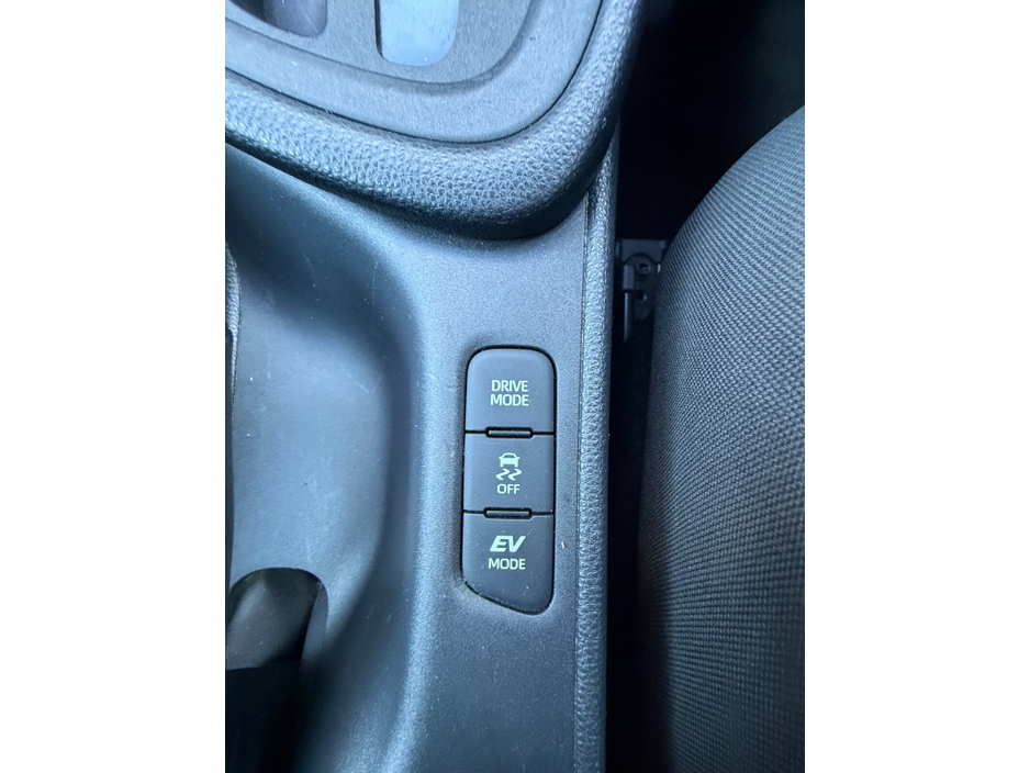 2021 Toyota Yaris - image 18