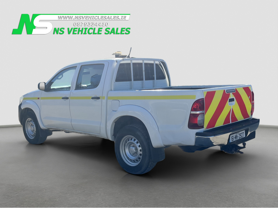 2016 Toyota Hilux - image 3