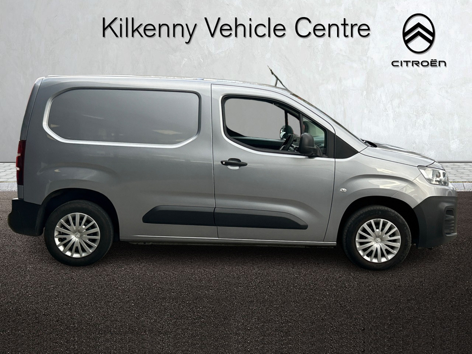 2021 Citroen Berlingo - image 3