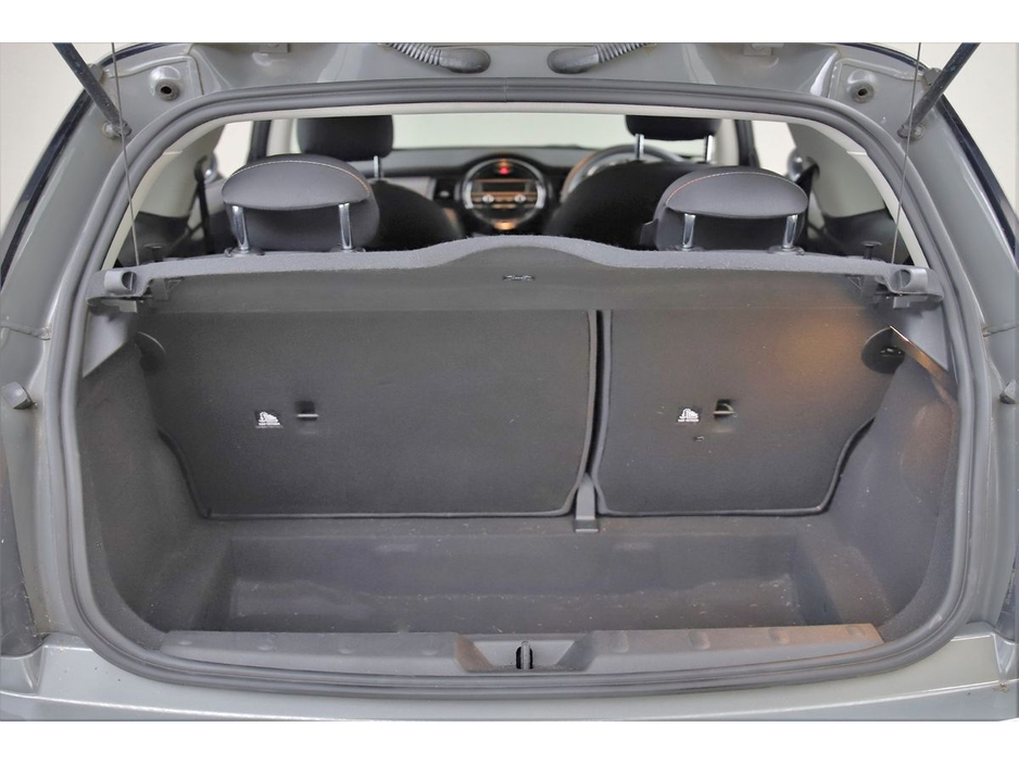 2020 MINI Hatch - image 23