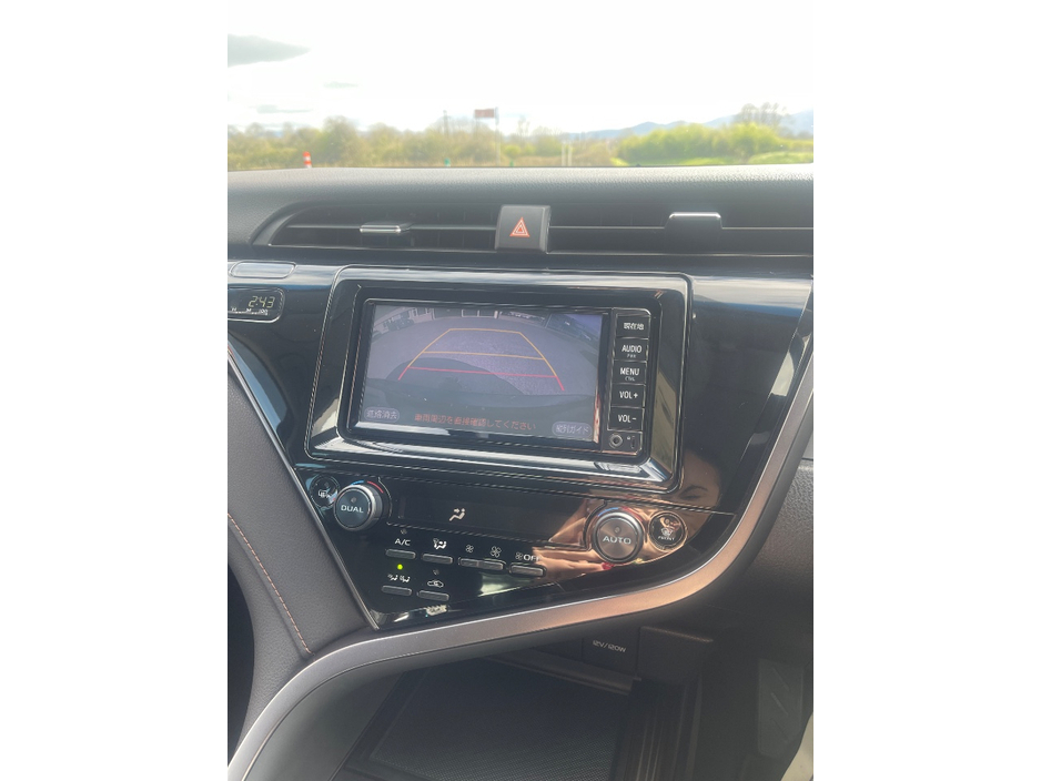 2018 Toyota Camry - image 17