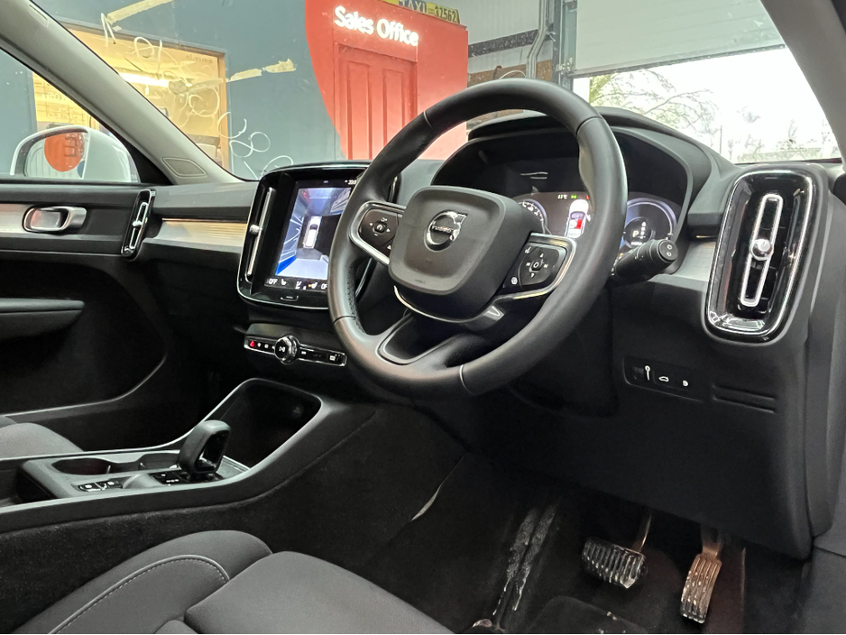 2021 Volvo XC40 €30950 2021 VOLVO XC40 RECHARGE PLUG-IN HYBRID T5 1.5 AUTOMATIC / CRUISE CONTROL / 360° PARKING CAMERA / ELECTRIC MEMORY & HEATED SEATS / HEATED STEERING WHEEL / APPLE CARPLAY €30,950