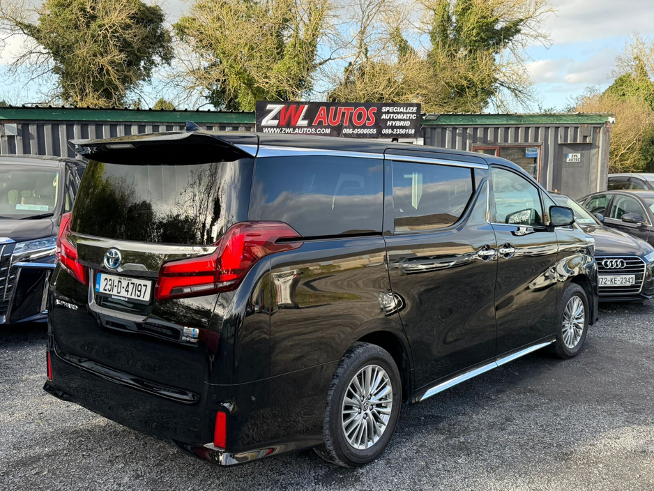 2023 Toyota Alphard - image 8