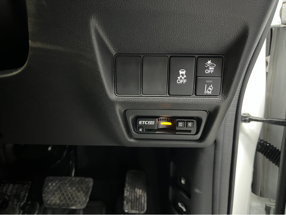 2021 Honda Stepwagon - image 12