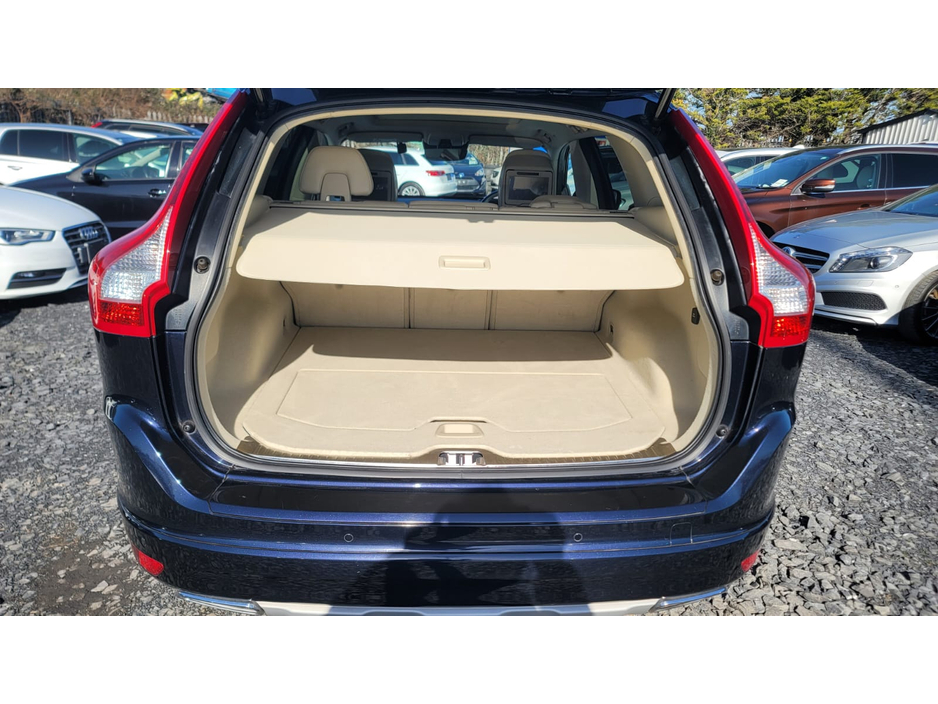 2016 Volvo XC60 - image 9