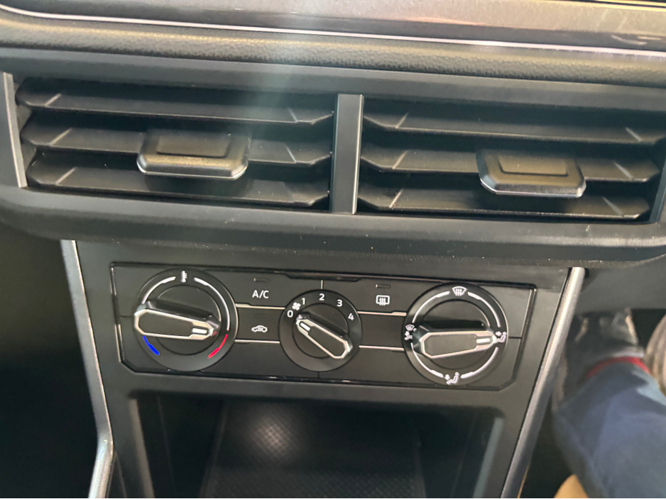 2023 Volkswagen Polo - image 13