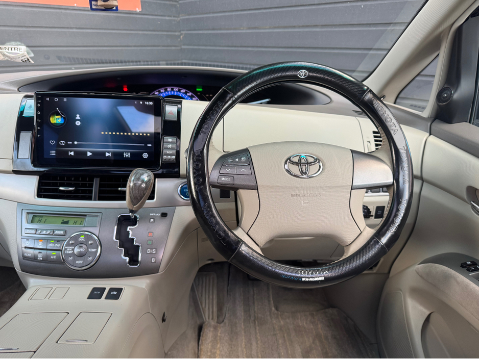 2010 Toyota Estima - image 8