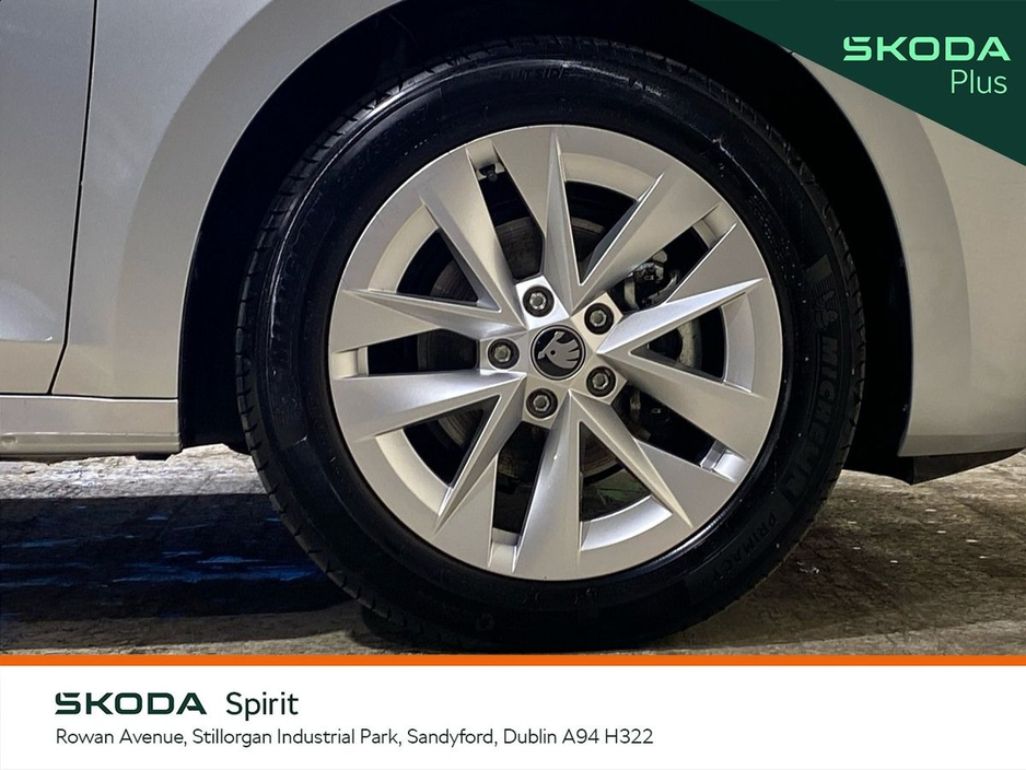 2025 Skoda Octavia - image 8