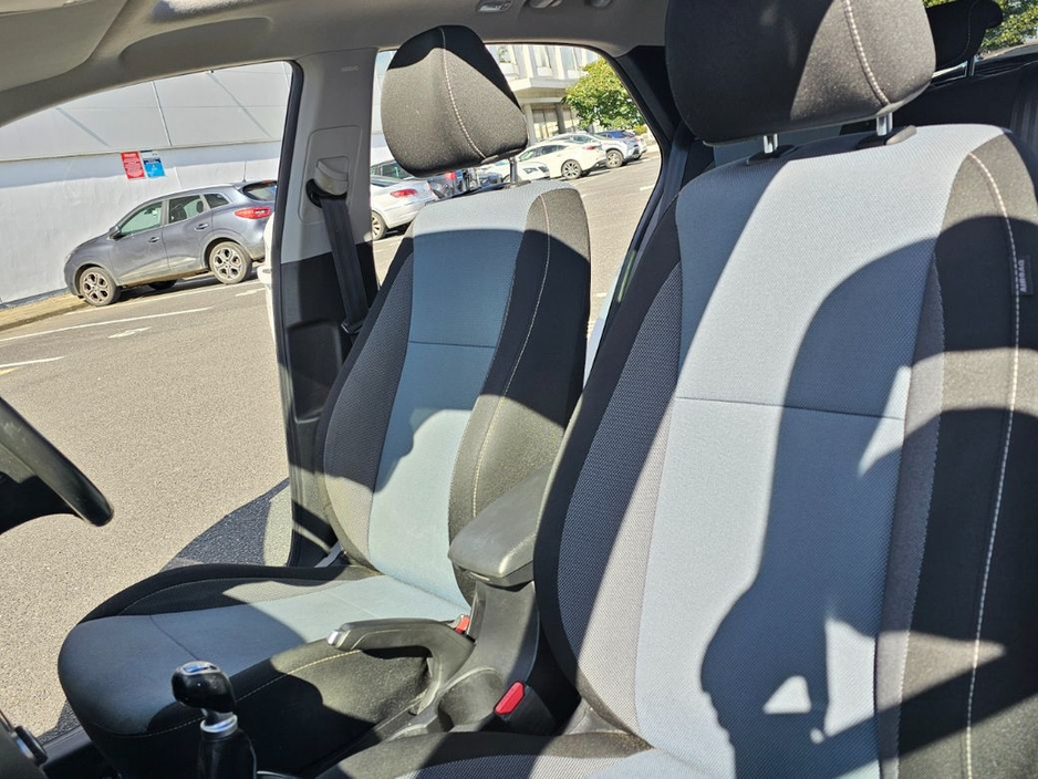 2016 Hyundai i20 - image 12