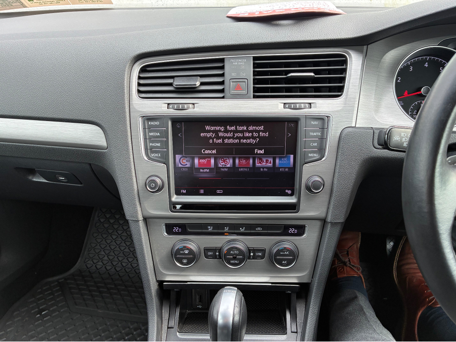 2015 Volkswagen Golf - image 18