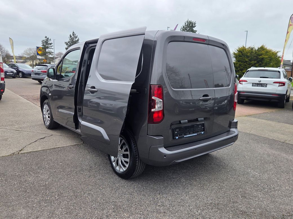 2021 Citroen Berlingo - image 3