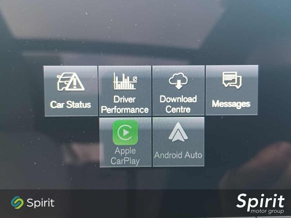 2021 Volvo XC40 - image 12