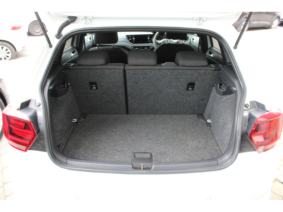 2021 Volkswagen Polo - image 9