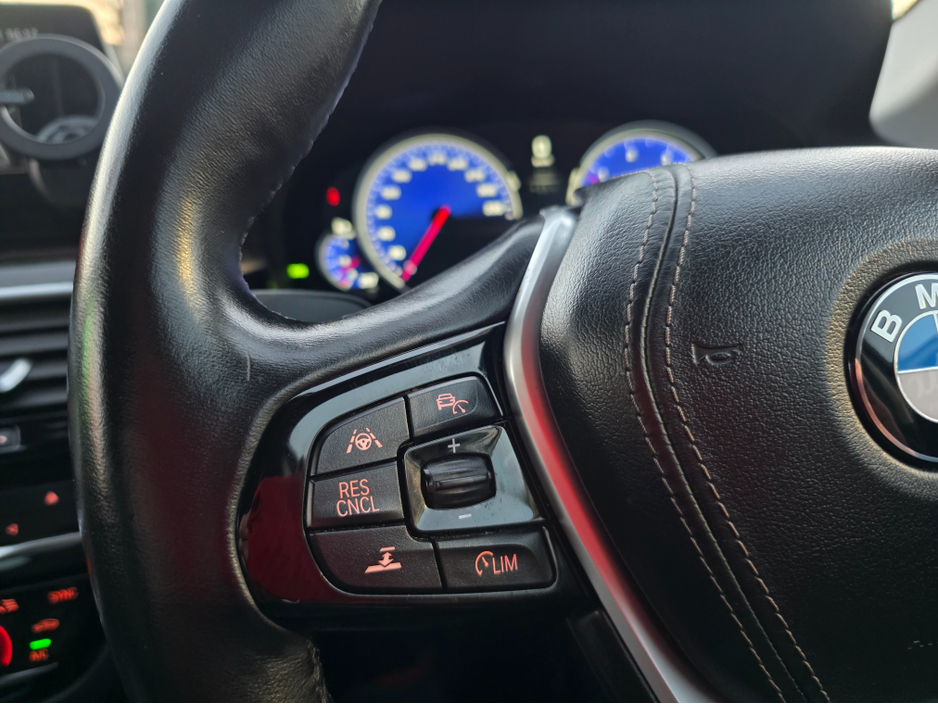 2017 BMW 5 Series ( 172 REG ) 523D LUXURY UPGRADED PACK EDITION FULL LEATHER ELECTRIC HEATED SEATS - 360 REVERCE CAMERA - PRIVACY GLASS €24,950