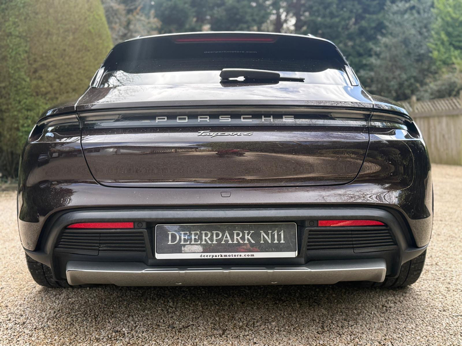 2022 Porsche Taycan - image 5