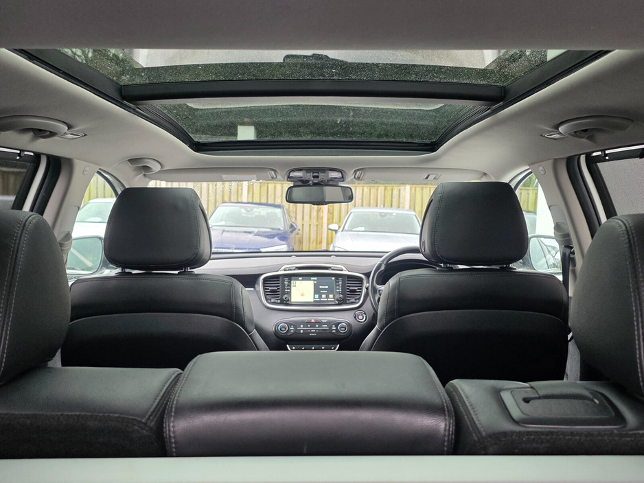 2016 Kia Sorento - image 8