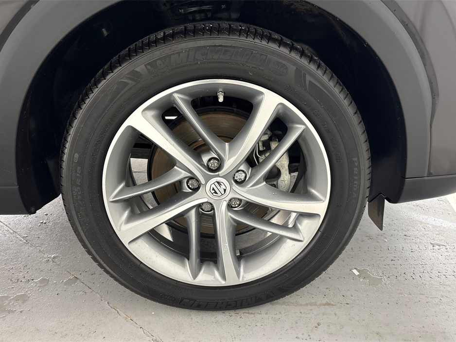 2021 MG HS EXCLUSIVE PHEV AUTO**PANORAMIC ROOF**DIGITAL DASH**TOUCH SCREEN APPLE CAR PLAY**MULTIFUNCTIONAL STEERING WHEEL**HEATED LEATHER SEATS**ELECTRIC SEATS**ELECTRIC FOLDING MIRRORS**ELECTRIC TAILGATE** €24,995