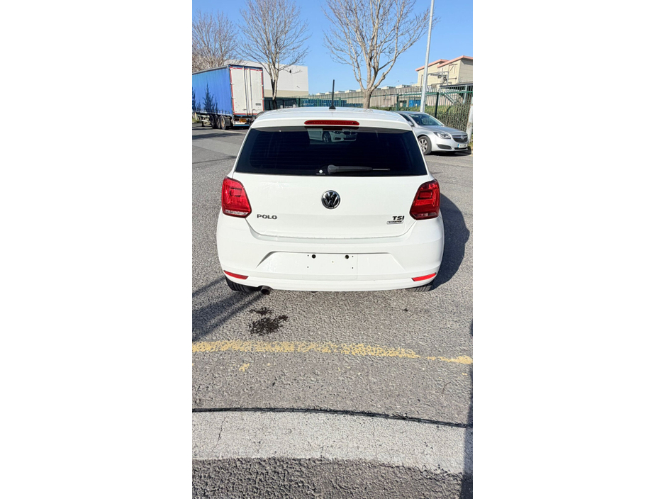 2015 Volkswagen Polo - image 17