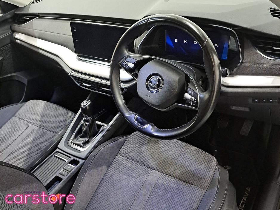 2021 Skoda Octavia - image 15