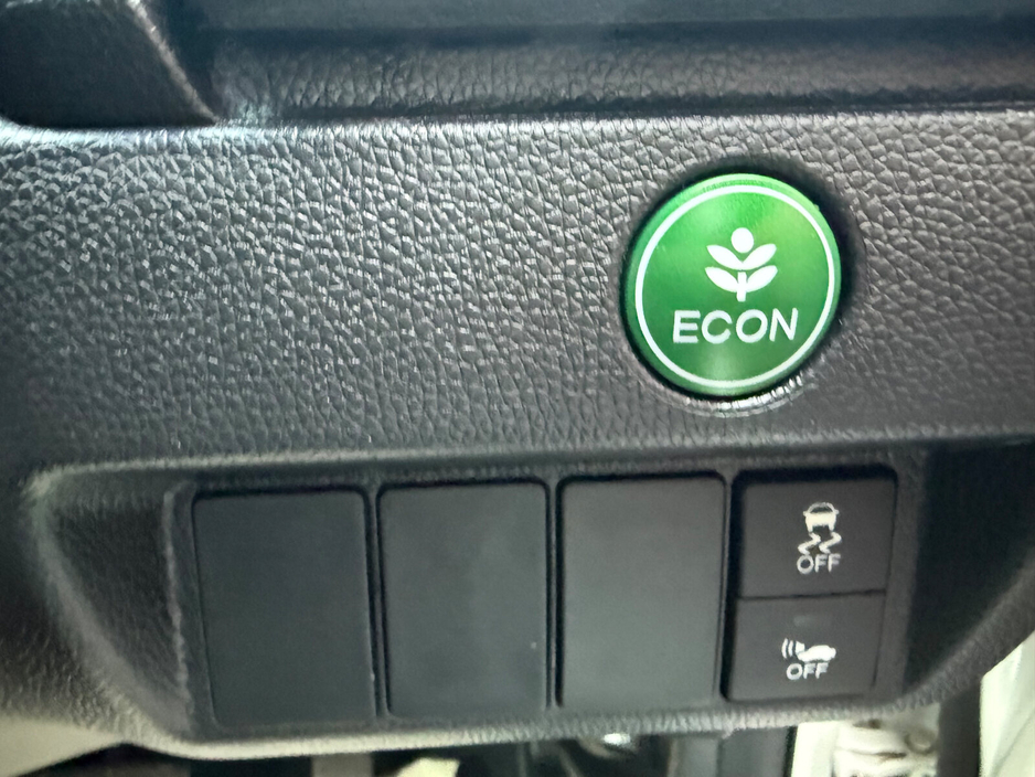 2015 Honda Fit - image 17