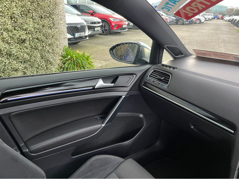 2019 Volkswagen Golf - image 15