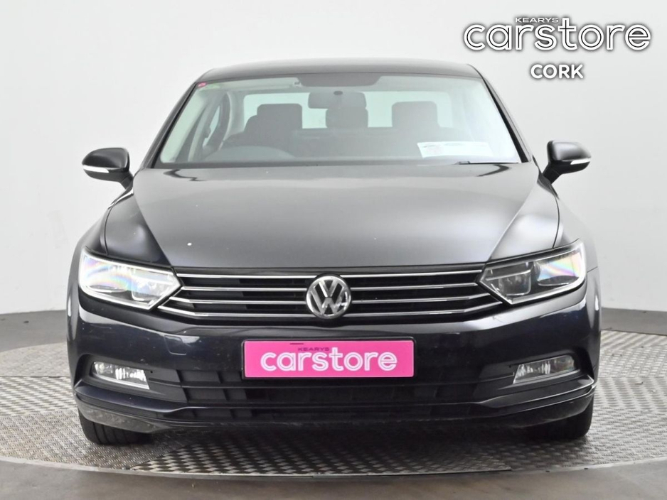 2017 Volkswagen Passat - image 8