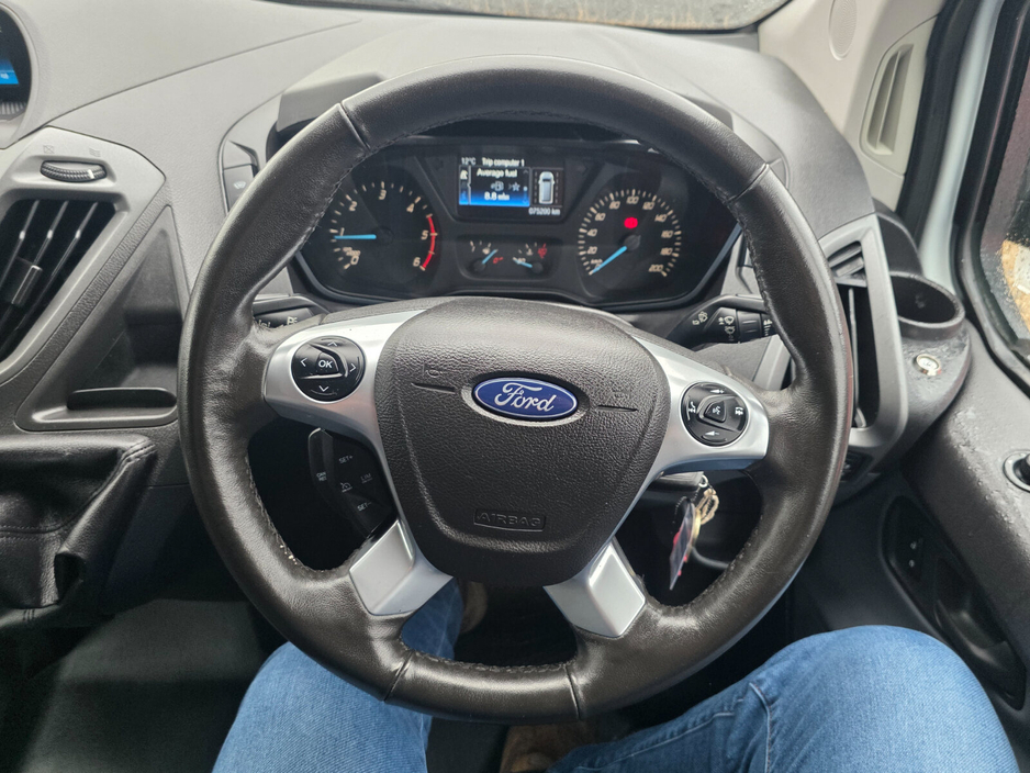 2018 Ford Transit Custom - image 9