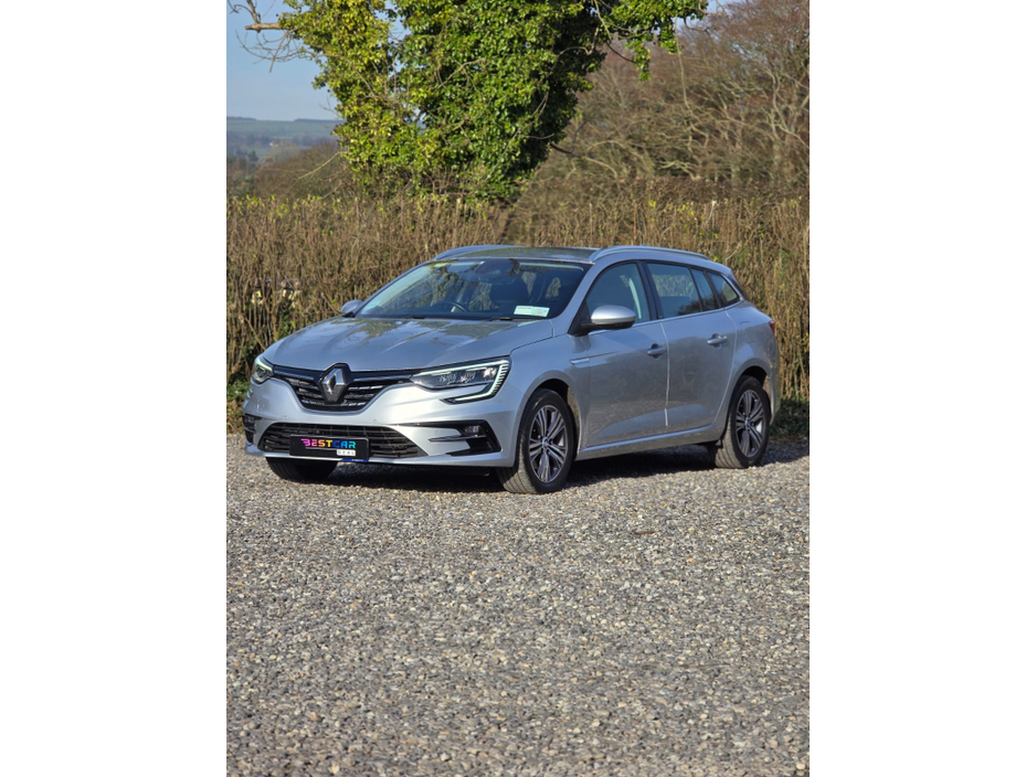 2021 Renault Megane - image 5