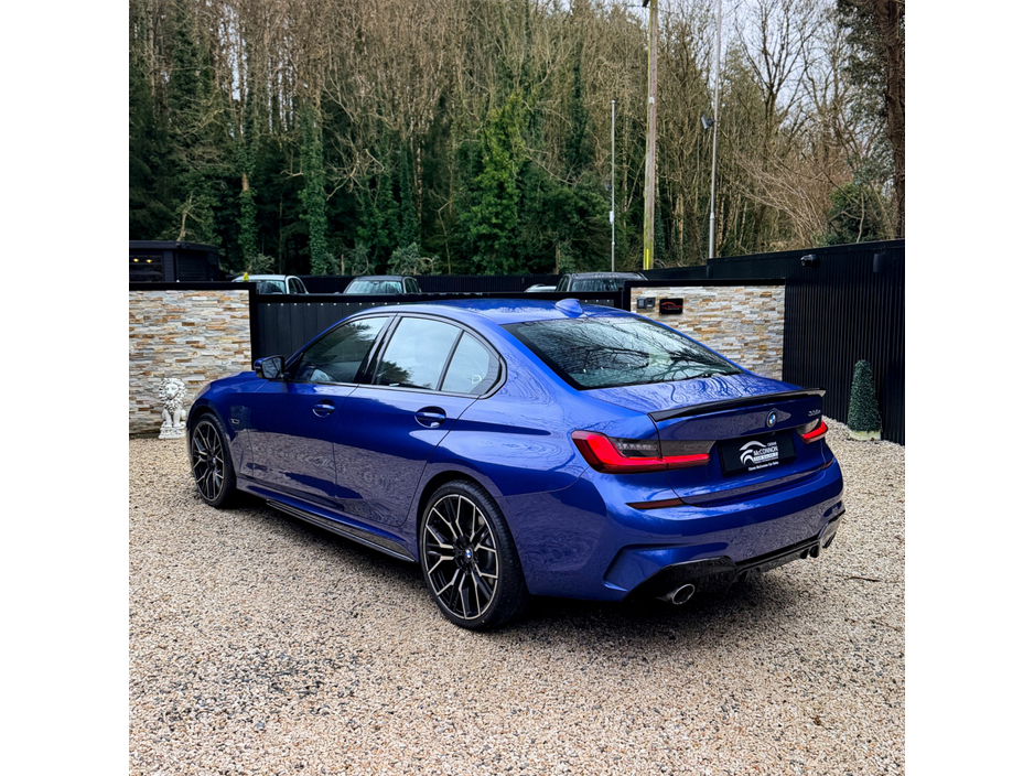 2022 BMW 3 Series - image 9