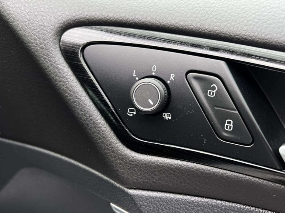 2019 Volkswagen Golf - image 24