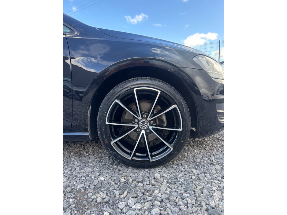 2015 Volkswagen Golf - image 10