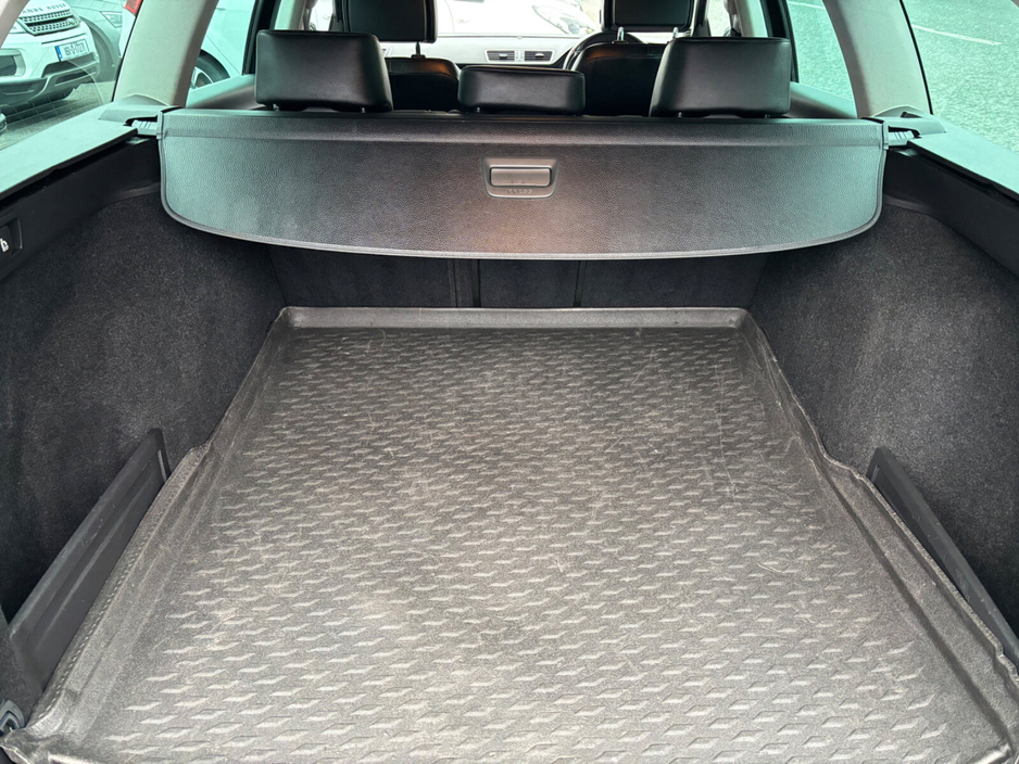 2014 Volkswagen Passat - image 12