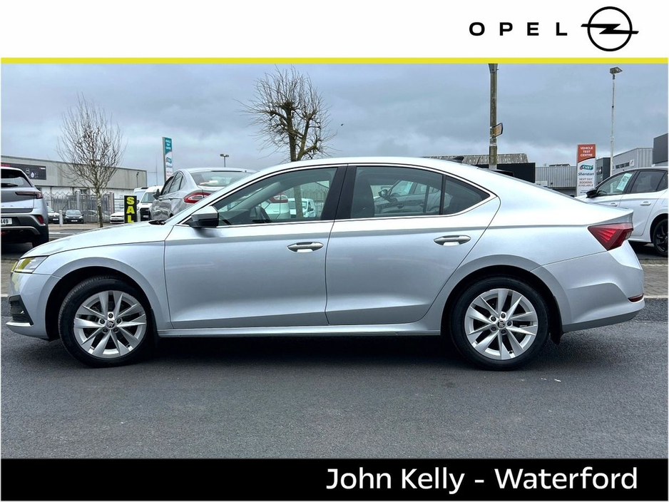 2024 Skoda Octavia - image 3