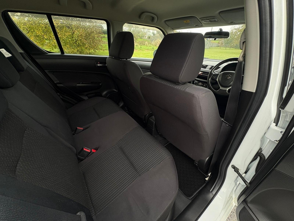 2014 Suzuki Swift - image 10