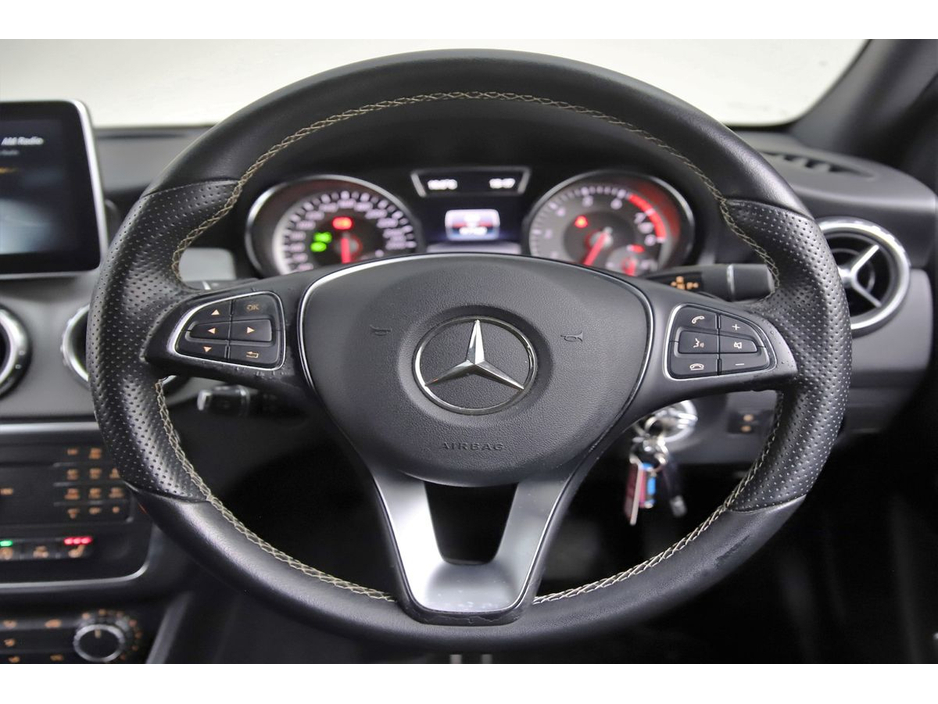 2016 Mercedes-Benz GLA Class GLA 180 *HALF LEATHER*REVERSE CAM*PARK SENSORS* €18,890